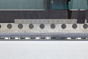 The exceptionally fine gauge of E 50, illustrated with the aid of a millimetre ruler