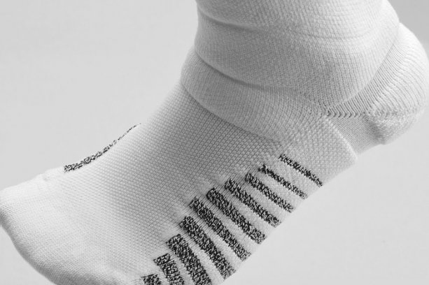 nike elite socks logo