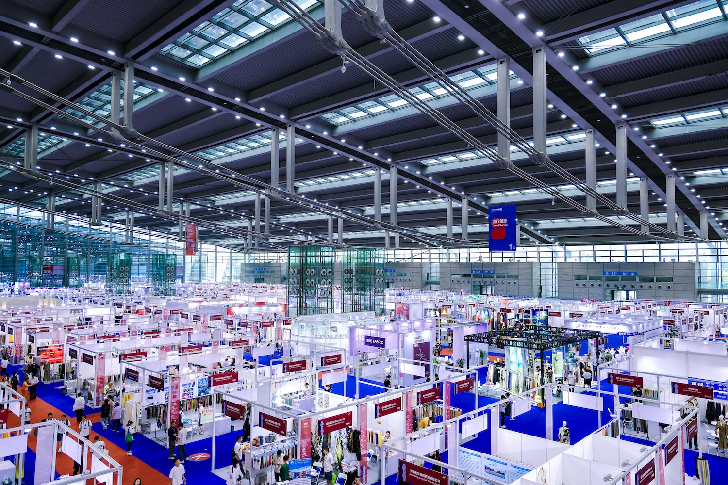 On the floor at the Shenzhen Convention and Exhibition Center (Futian). © Messe Frankfurt (HK) Ltd