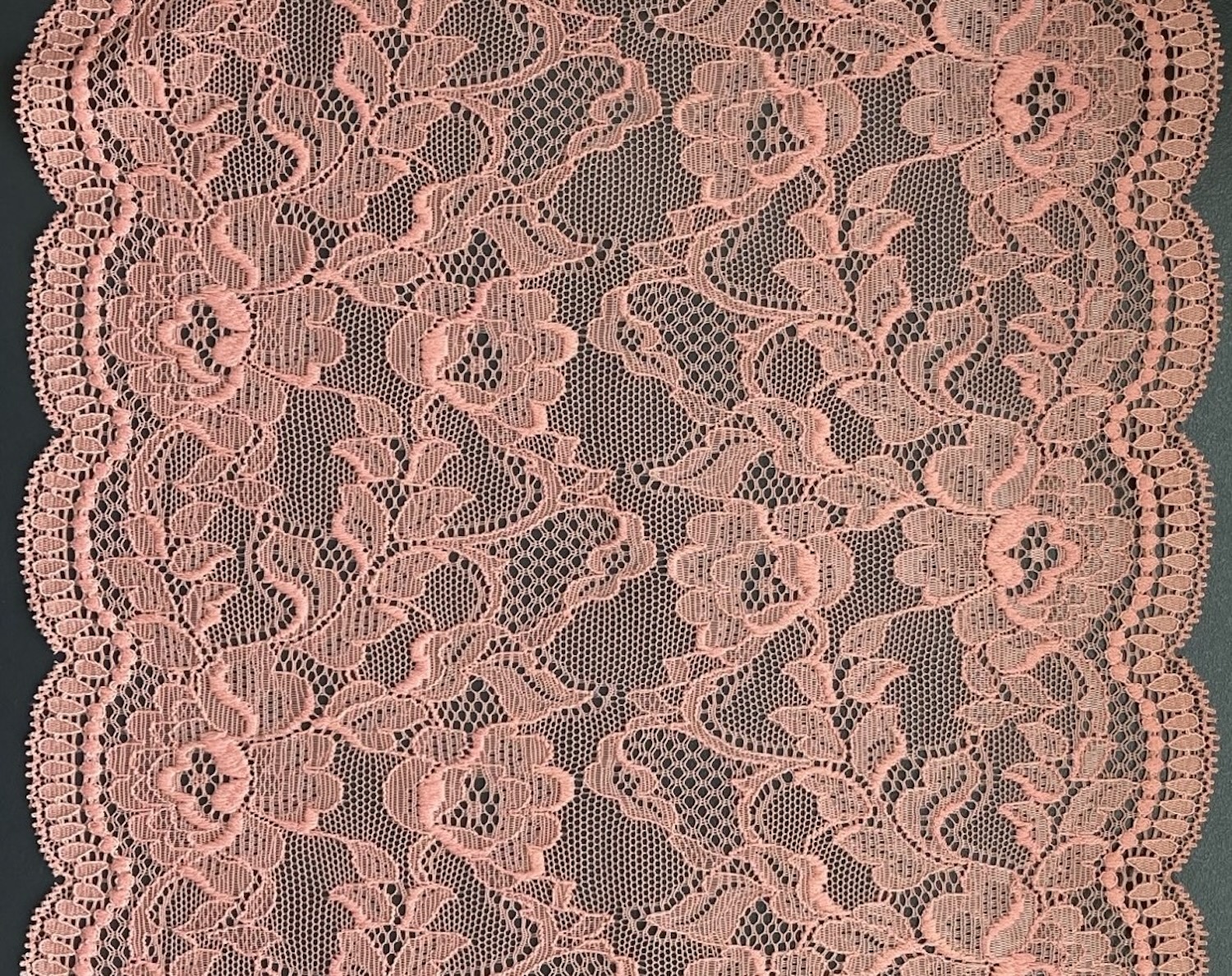 Lace from MT 84/1/40 S showing a lightweight Alençon styling, with minimal flossing, delicate symmetrical nets and a nice leavers-like picot. © Karl Mayer Group