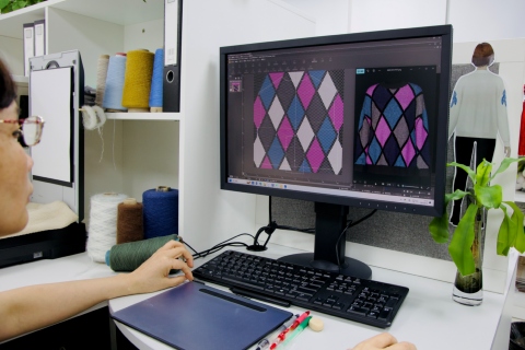 Shima Seiki’s APEXFiz design software in action. © Asmara | from Shima Seiki Official Website